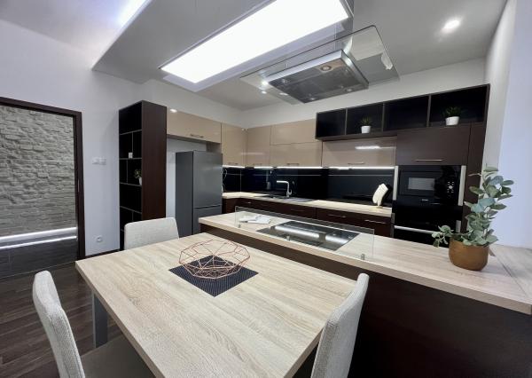 PRENAJATÉ - Na prenájom 2-izbový byt s parkovaním Bratislava-Staré Mesto