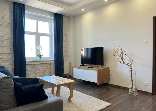 PRENAJATÉ - Na prenájom 2-izbový byt s parkovaním Bratislava-Staré Mesto