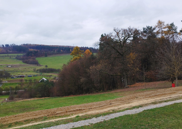 Stavebný pozemok v obci Horný Lieskov, okres Pov. Bystrica