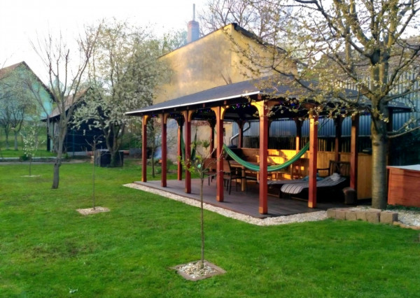 IBA U NÁS! Rodinný dom s väčšou záhradou - Lednické Rovne