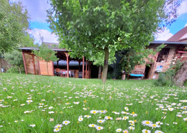 IBA U NÁS! Rodinný dom s väčšou záhradou - Lednické Rovne