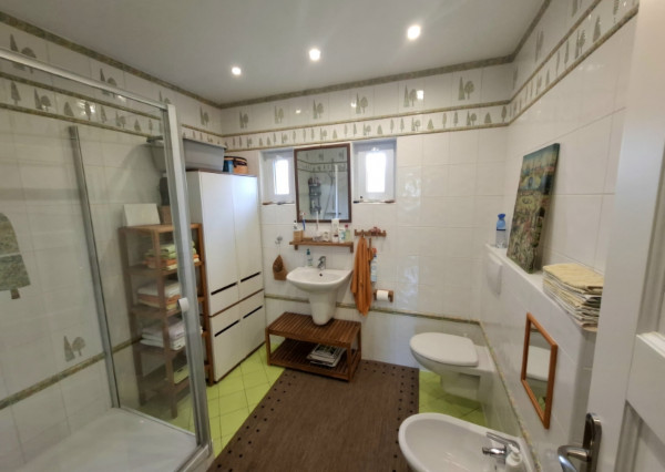 IBA U NÁS! Rodinný dom s väčšou záhradou - Lednické Rovne