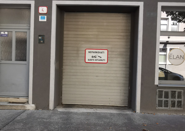 Ponúkame Vám na predaj samostatnú garáž v uzavretom dvore