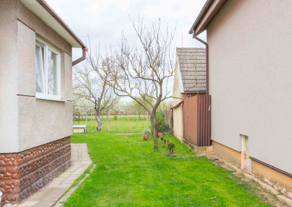 IBA U NÁS! REZERVOVANÉ! Veľký RD s úžit.200m2 a pozem.946 m2