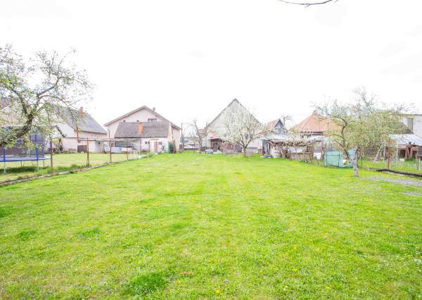 IBA U NÁS! REZERVOVANÉ! Veľký RD s úžit.200m2 a pozem.946 m2