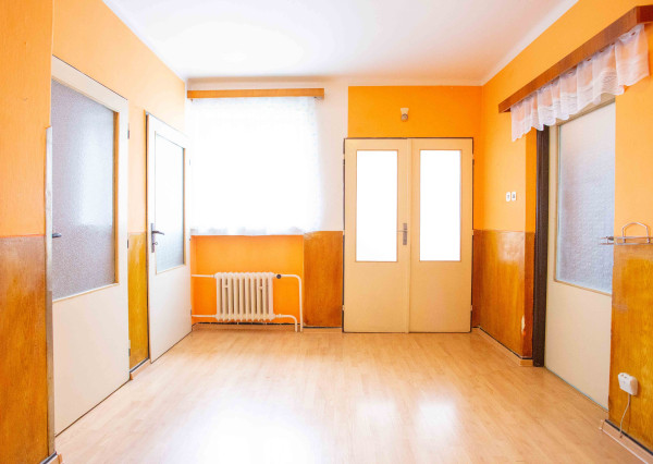 IBA U NÁS! REZERVOVANÉ! Veľký RD s úžit.200m2 a pozem.946 m2