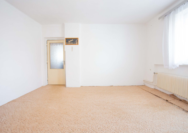 IBA U NÁS! REZERVOVANÉ! Veľký RD s úžit.200m2 a pozem.946 m2