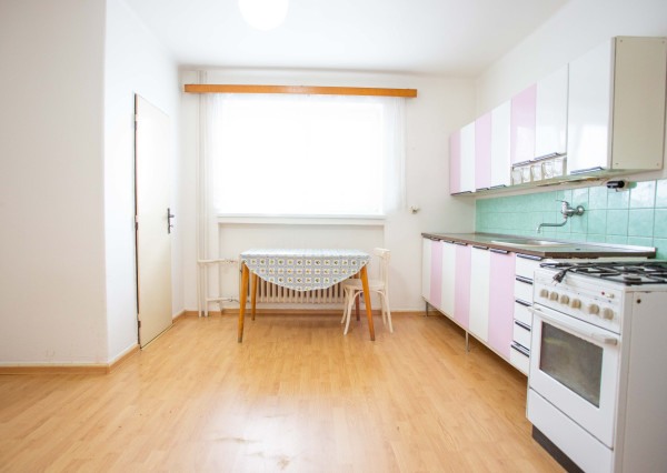 IBA U NÁS! REZERVOVANÉ! Veľký RD s úžit.200m2 a pozem.946 m2