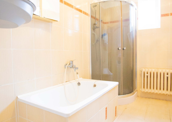 IBA U NÁS! REZERVOVANÉ! Veľký RD s úžit.200m2 a pozem.946 m2