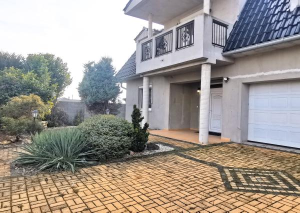 REZERVOVANÝ IBA U NÁS! Veľkorysý rodinný dom len 9 km od Nitry