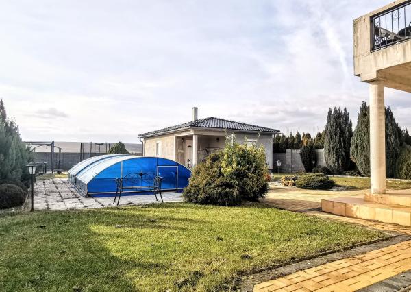 REZERVOVANÝ IBA U NÁS! Veľkorysý rodinný dom len 9 km od Nitry