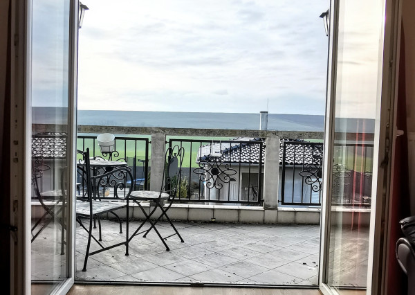 REZERVOVANÝ IBA U NÁS! Veľkorysý rodinný dom len 9 km od Nitry