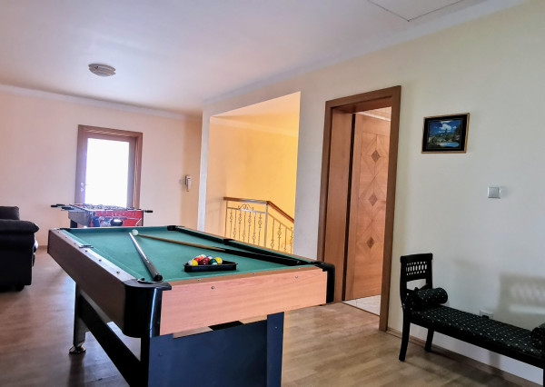 REZERVOVANÝ IBA U NÁS! Veľkorysý rodinný dom len 9 km od Nitry