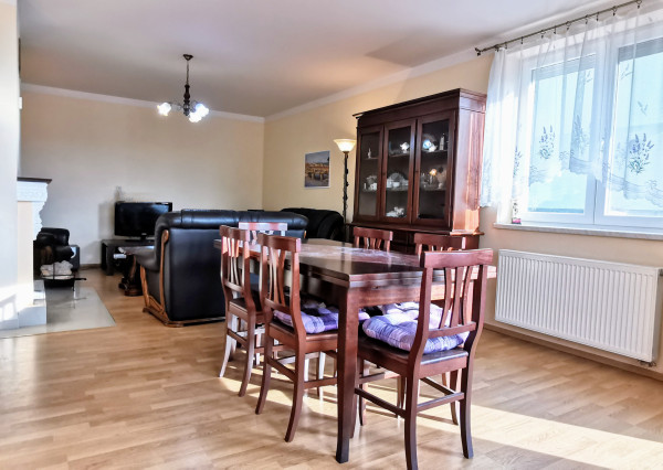 REZERVOVANÝ IBA U NÁS! Veľkorysý rodinný dom len 9 km od Nitry