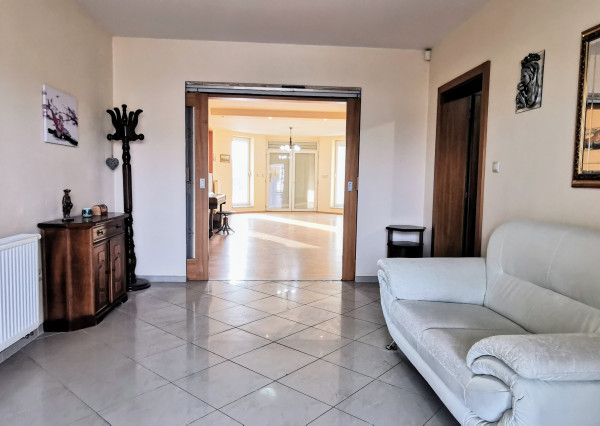 REZERVOVANÝ IBA U NÁS! Veľkorysý rodinný dom len 9 km od Nitry