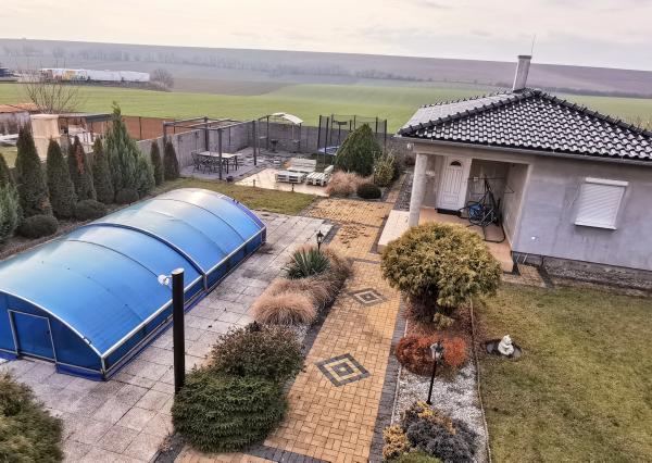 REZERVOVANÝ IBA U NÁS! Veľkorysý rodinný dom len 9 km od Nitry