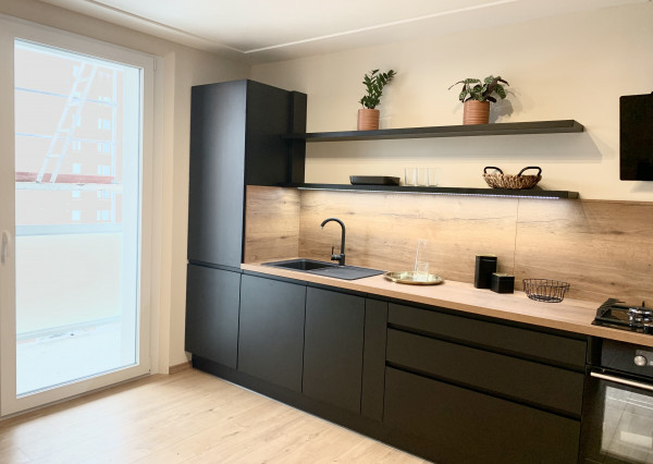 IBA U NÁS! Na predaj štýlový 2i byt po veľkej rekonš.56m2