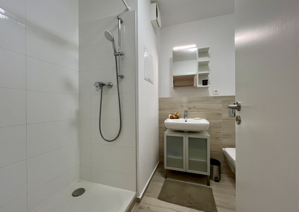 IBA U NÁS! 1,5-izbový byt na prenájom, Malokrasňanská, BA