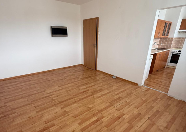 IBA U NÁS! Znížená cena! 3 izbový byt s loggiou, Rožňava