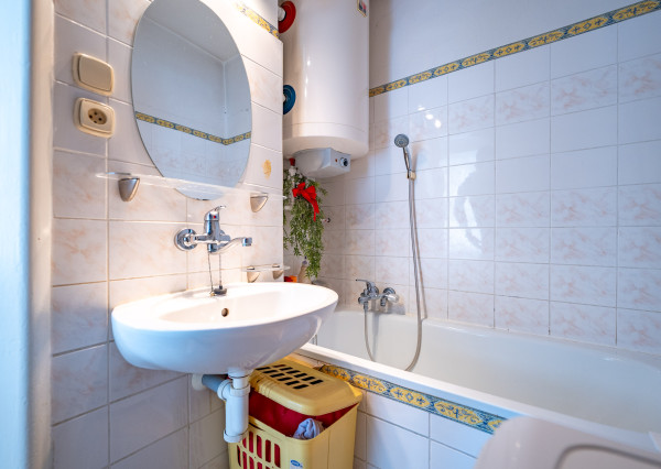 REZERVOVANÉ- IBA U NÁS! Predaj 2 izbový byt Púchov centrum len za 89999 €