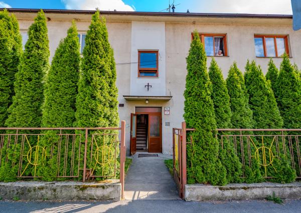 REZERVOVANÉ- IBA U NÁS! Predaj 2 izbový byt Púchov centrum len za 89999 €