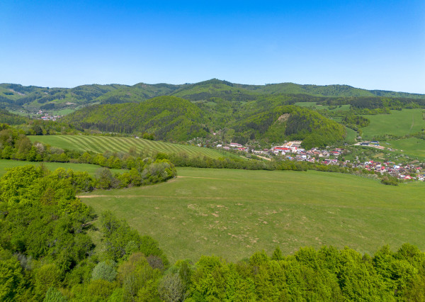 IBA U NÁS! Rekreačný pozemok pod lesom s výhľadom na Zubák
