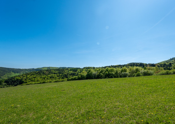 IBA U NÁS! Rekreačný pozemok pod lesom s výhľadom na Zubák