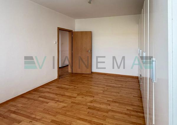 IBA U NÁS! Znížená cena! 3 izbový byt s loggiou, Rožňava