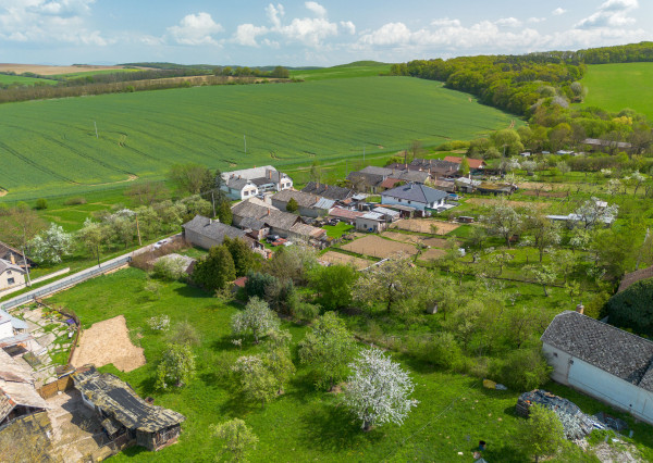 IBA U NÁS! Na predaj Pozemok, záhrada, všetky IS, Chorváty