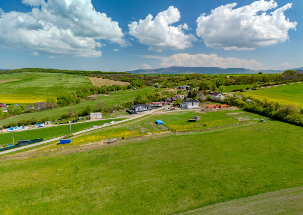 PREDANÉ! IBA U NÁS! Pozemok pre RD v obci Chrastné