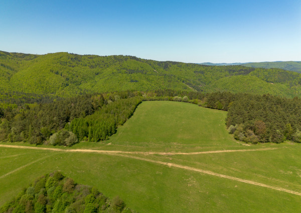 IBA U NÁS! Pozemok na rekreáciu s výhľadom nad obcou Zubák