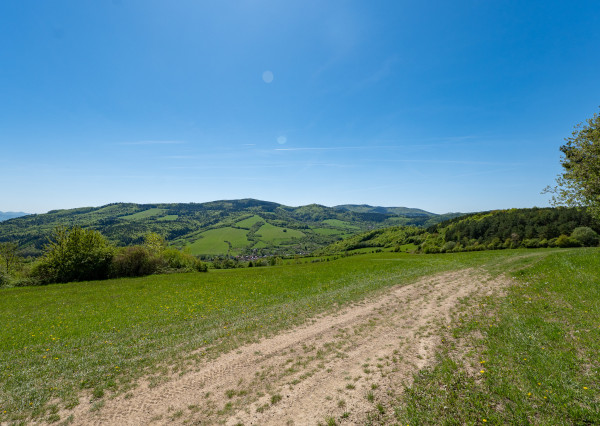 IBA U NÁS! Pozemok na rekreáciu s výhľadom nad obcou Zubák