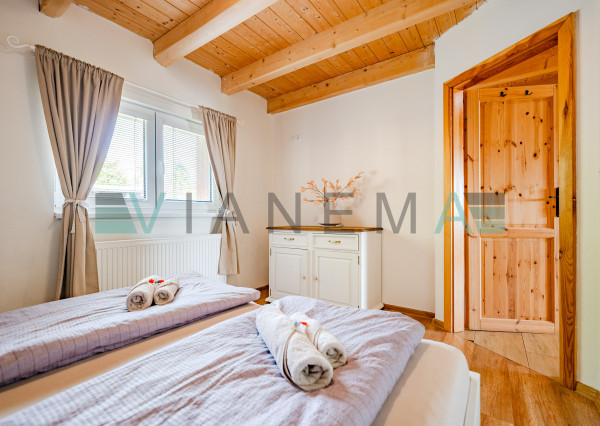 IBA U NÁS! Wellness chata so súpisným číslom na hranici SR/ČR