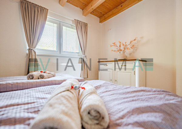 IBA U NÁS! Wellness chata so súpisným číslom na hranici SR/ČR