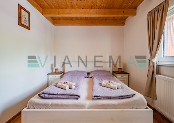 IBA U NÁS! Wellness chata so súpisným číslom na hranici SR/ČR