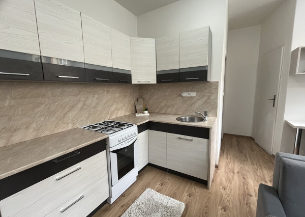 IBA U NÁS! Útulný 2-izbový byt Krížna BA - Staré Mesto