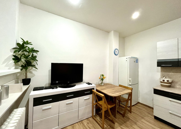 IBA U NÁS! Útulný 2-izbový byt Krížna BA - Staré Mesto