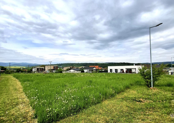 Na PREDAJ! Lukratívny pozemok, v obci Záhradné, Prešov