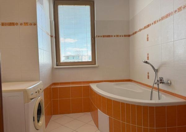 IBA U NÁS! Na prenájom 2-izbový byt s parkovaním - Nivy