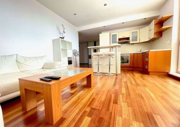 IBA U NÁS! Na prenájom 2-izbový byt s parkovaním - Nivy