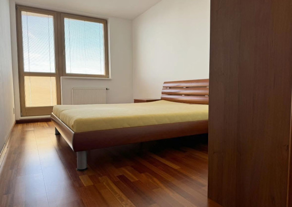 IBA U NÁS! Na prenájom 2-izbový byt s parkovaním - Nivy