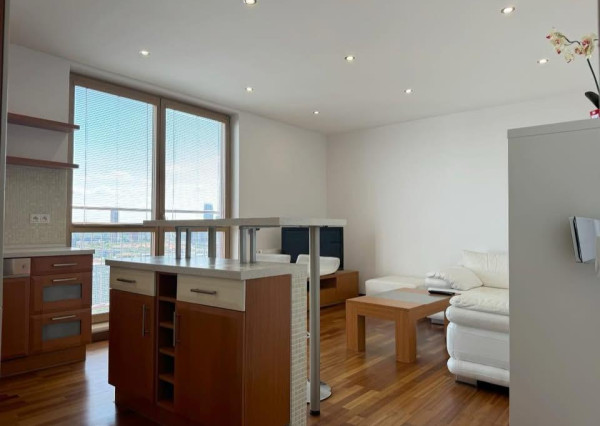 IBA U NÁS! Na prenájom 2-izbový byt s parkovaním - Nivy