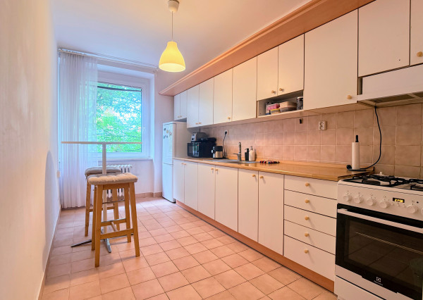 IBA U NÁS! svetlý a priestranný byt s dubovými parketami