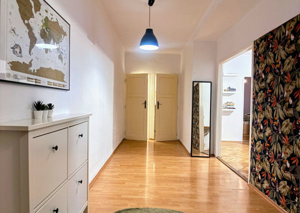 IBA U NÁS! svetlý a priestranný byt s dubovými parketami