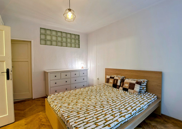 IBA U NÁS! svetlý a priestranný byt s dubovými parketami