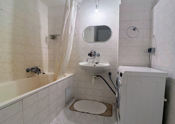 IBA U NÁS! svetlý a priestranný byt s dubovými parketami