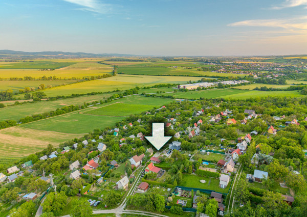 IBA U NÁS! Rekreačná chatka - Vinohrady, Nové Mesto n./V.