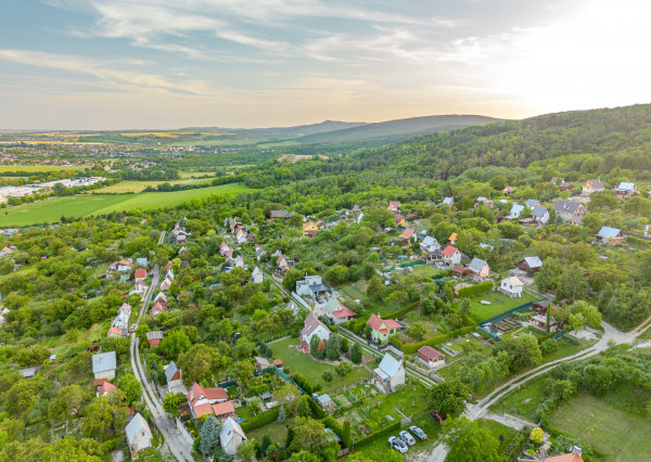 IBA U NÁS! Rekreačná chatka - Vinohrady, Nové Mesto n./V.