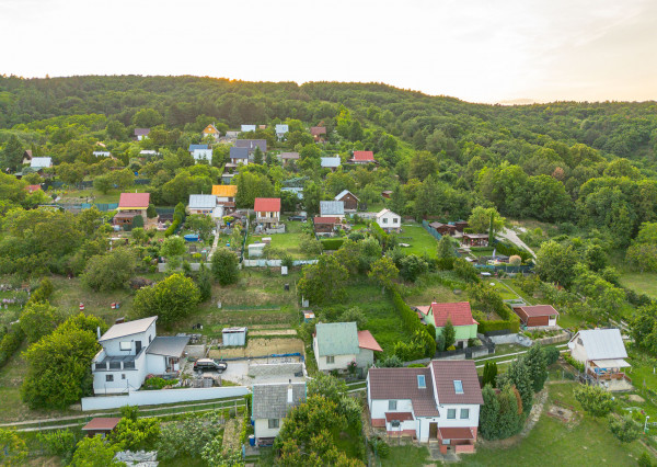 IBA U NÁS! Rekreačná chatka - Vinohrady, Nové Mesto n./V.