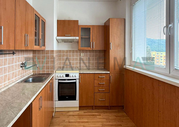 IBA U NÁS! Priestranný 3 izbový byt, loggia, Juh, Rožňava